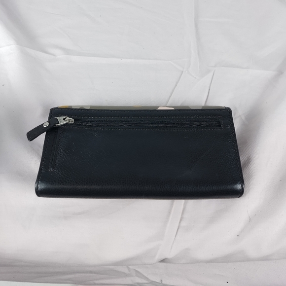 FOSSIL LEATHER MADDOX CLUTCH LEATHER WALLET TAUPE LEATHER WITH SNAP CLOSURE - Picture 4 of 13